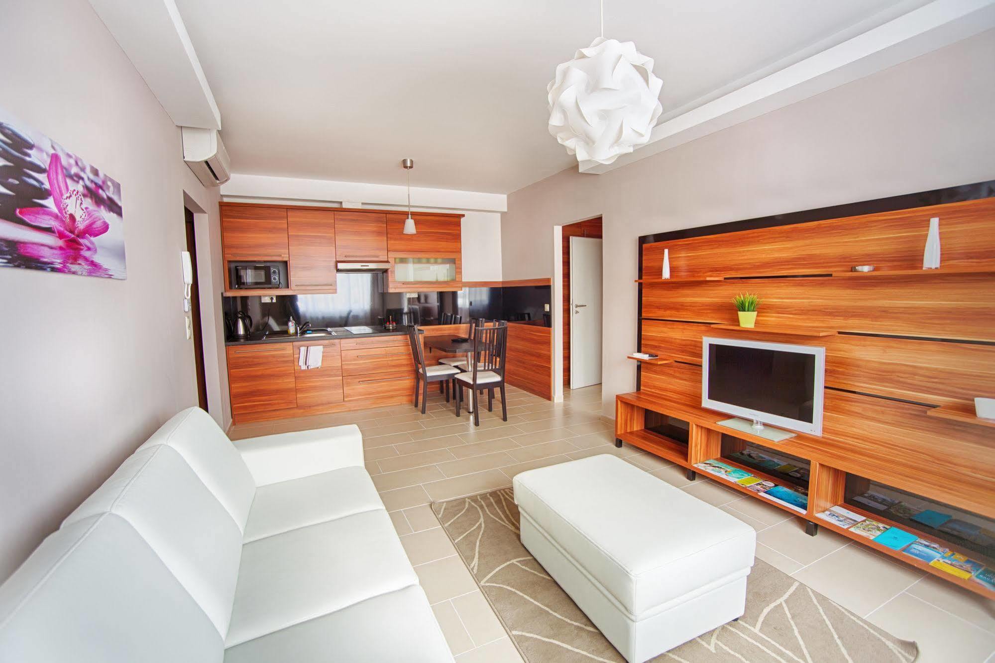 Zafír Apartmanház Sárvár Exterior foto